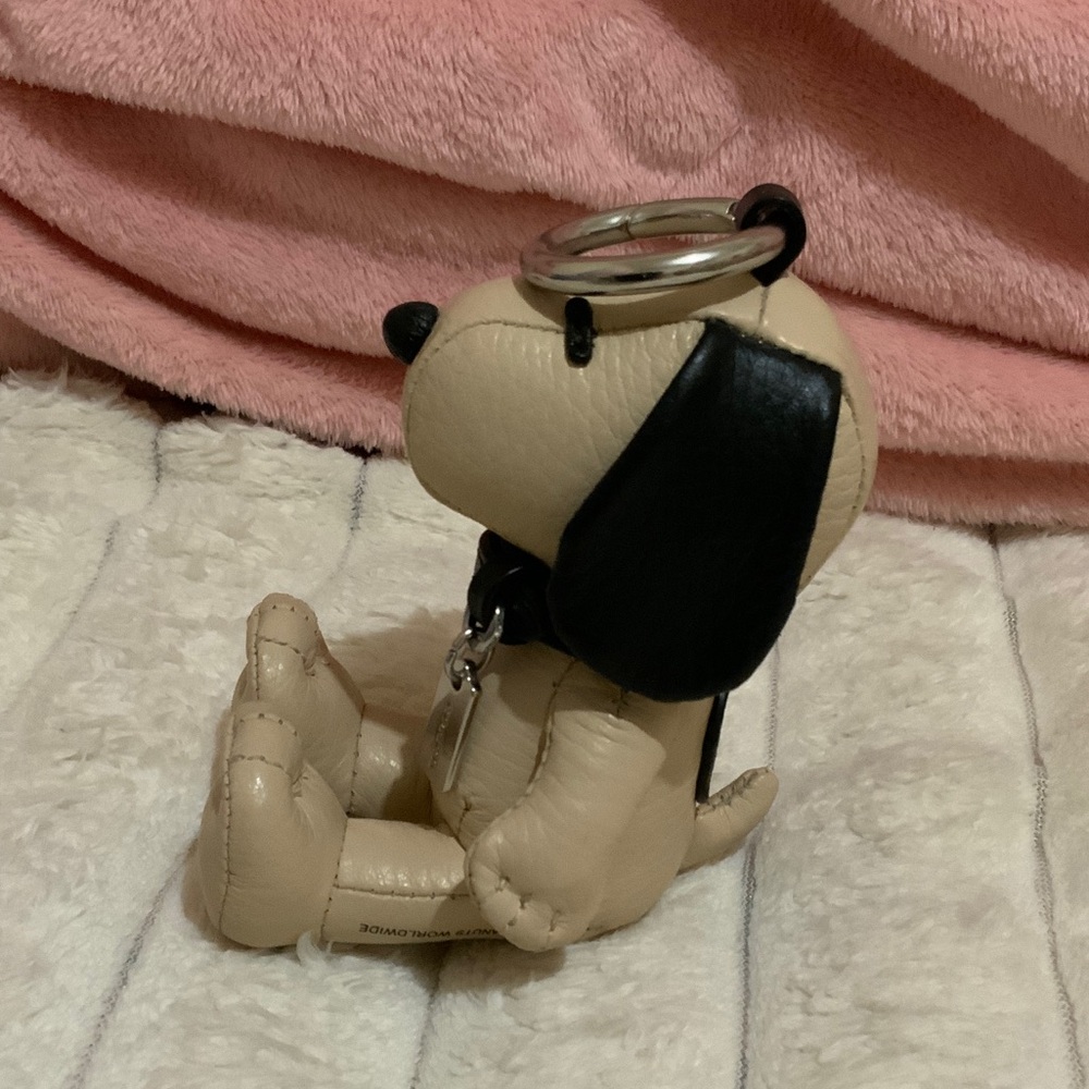 Coach X Peanuts Snoopy Bag Charm - Picture 4 of 5